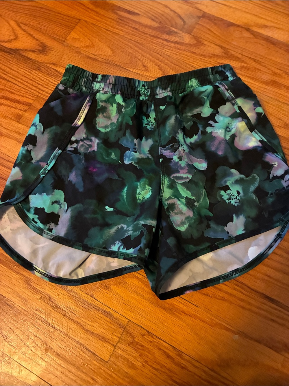 FActive Shorts - Green Multi size L (10-12)